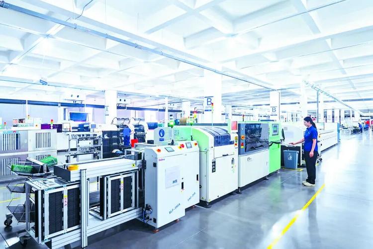 图为先控捷联电气股份产品自动化生产线